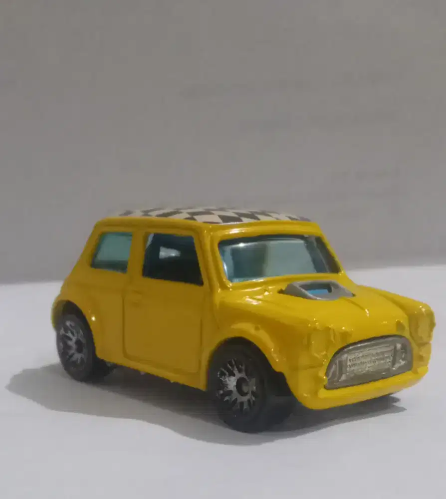 Hotwheels morris mini kuning (2000 first edition)