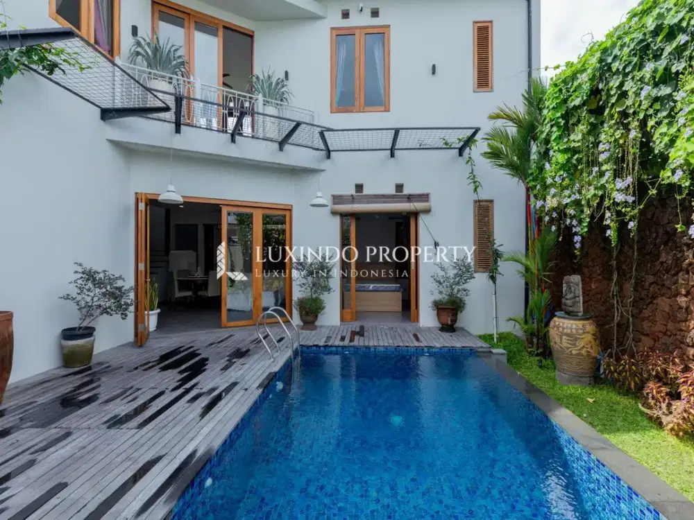 DIJUAL VILLA DENGAN 3 KAMAR TIDUR DI UMALAS