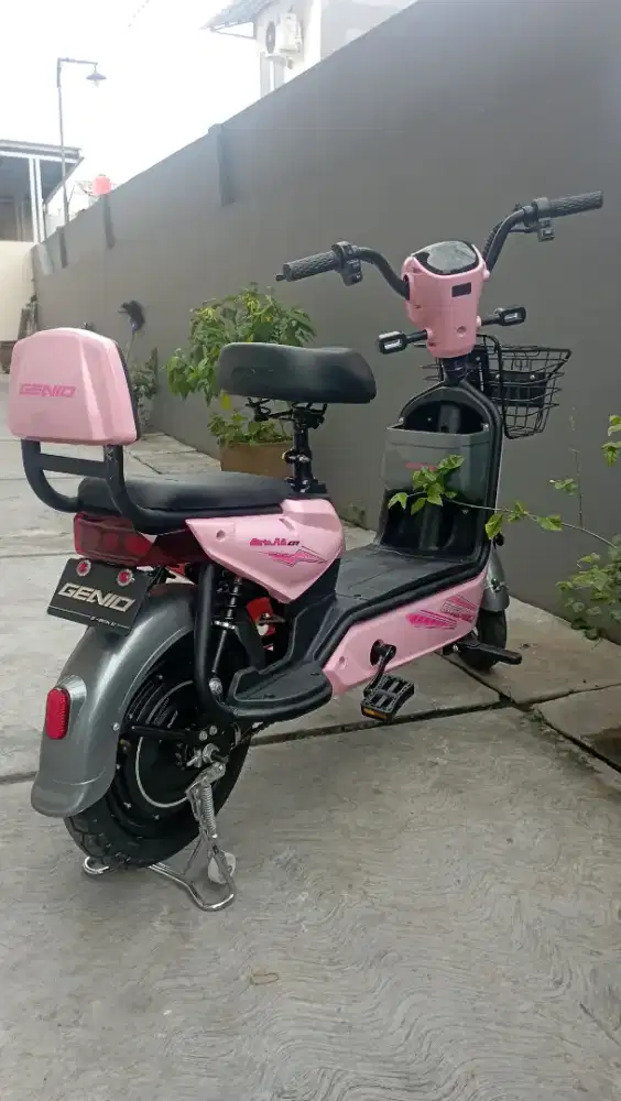 Sepeda listrik genio attura g1 by united - pink