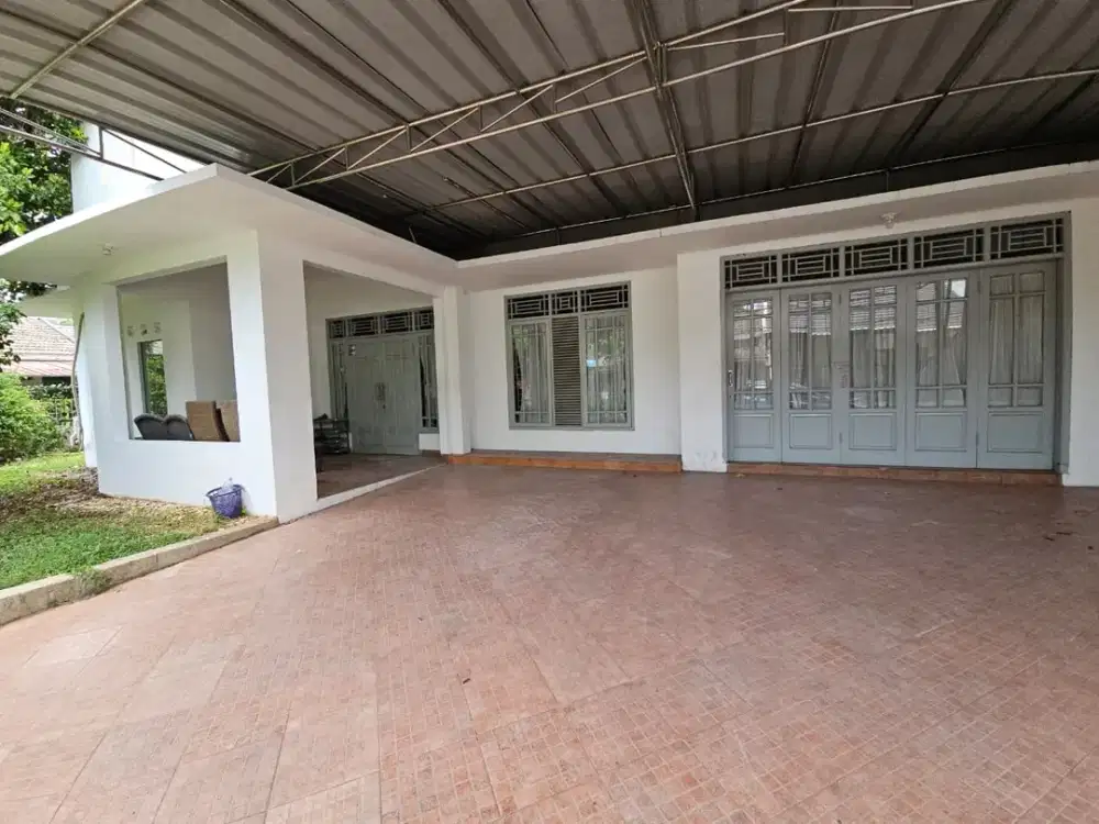 DISEWAKAN RUMAH HOEK SEMI FURNISHED  CARPORT 4 DI GRIYA LOKA BSD