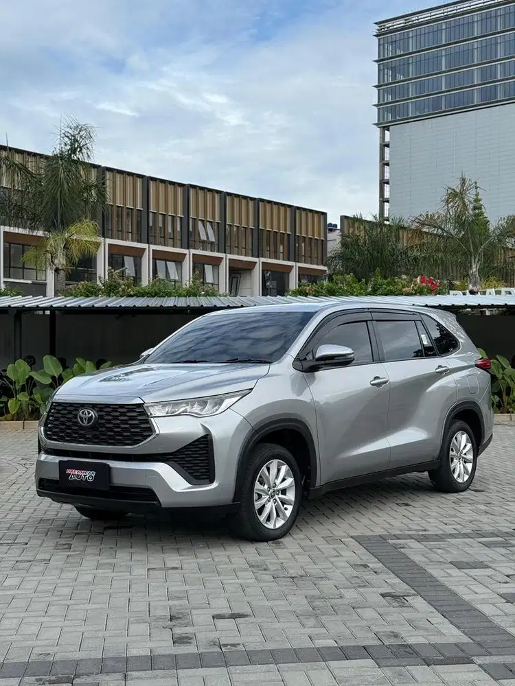 Toyota Kijang Innova Zenix V Bensin Nik 2022 Silver