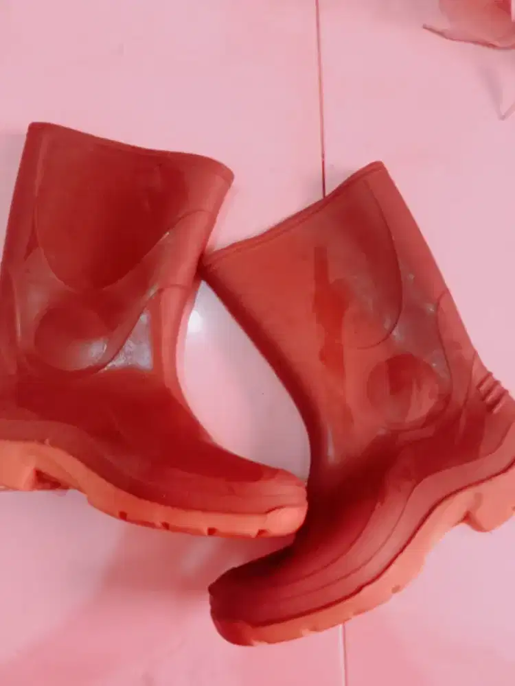 Di jual sepatu sekolah