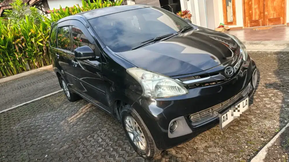 Xenia R 2012 Hitam