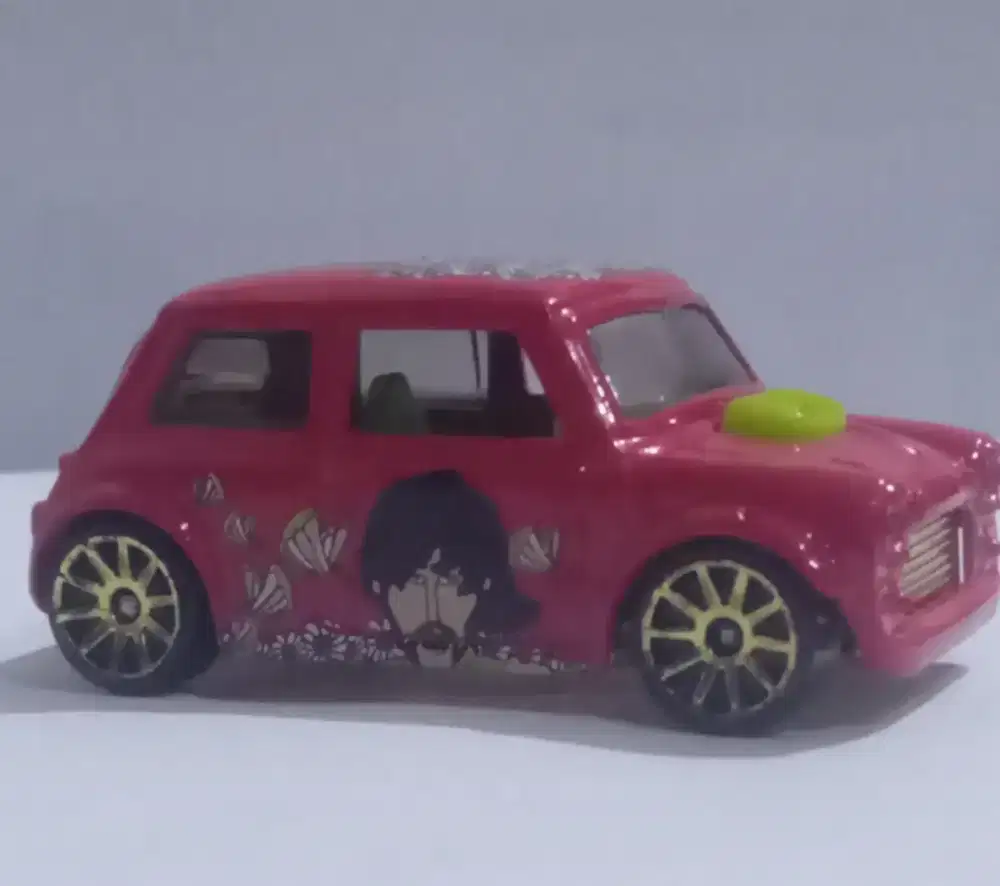 Hotwheels morris mini  the beatles(yellow submarine)