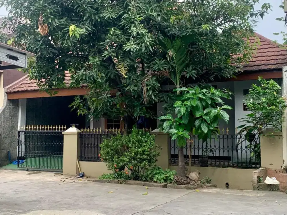 Disewakan Rumah 1 ¹/² Lantai Dalam Komplek Perumahan Di Bintara. Kota Bekasi