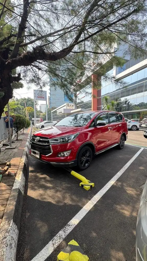 KIJANG INNOVA VENTURER SOLAR AT