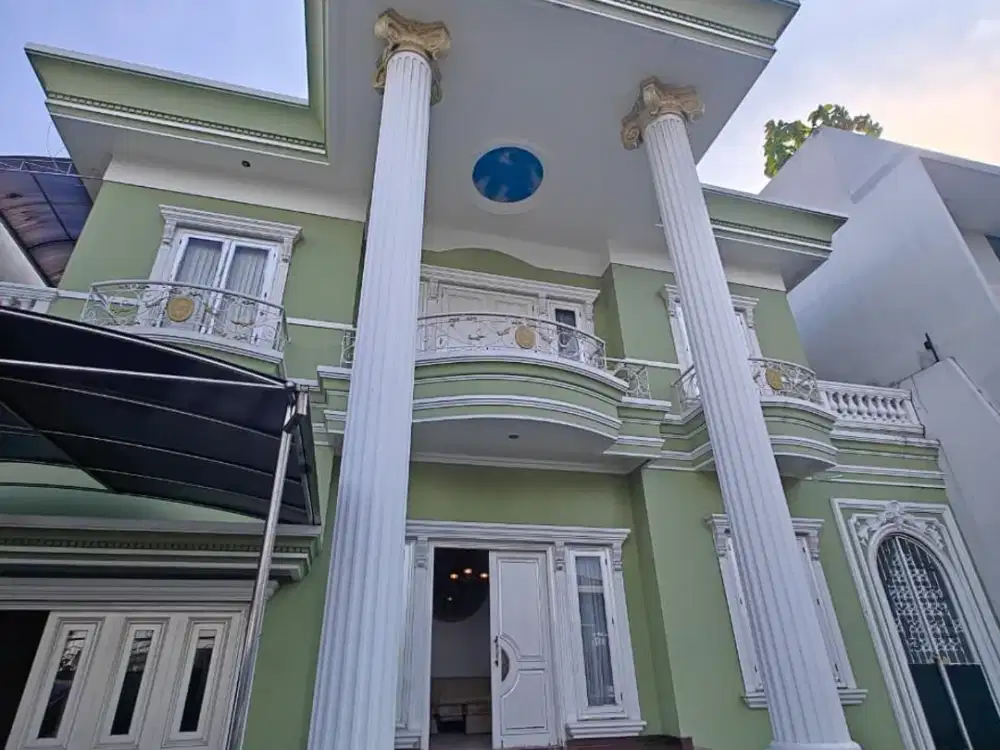 Dijual Rumah Mewah di Intercon, Jakarta Barat 18x40