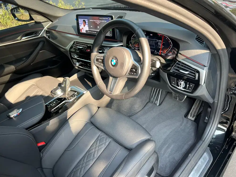 KM.11.000 BMW 520i M-SPORT 2024 BLACK 520 i 2023 TDP75JT