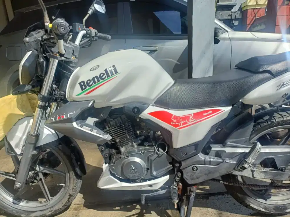 Benelli TNT 150 Putih 2020