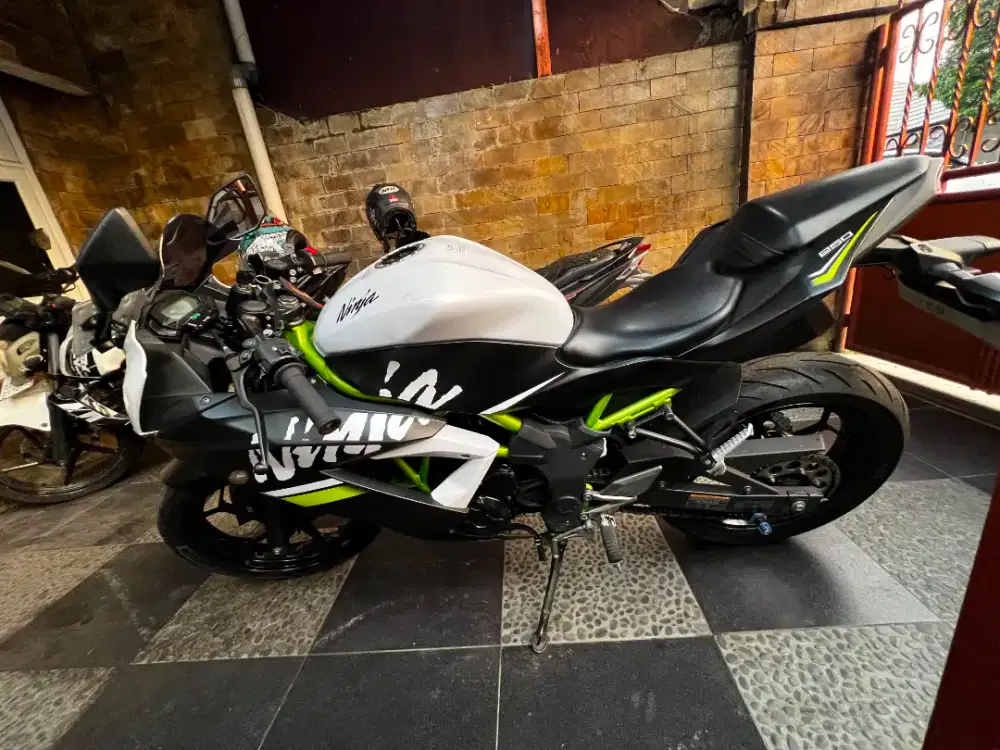 Jual motor kawasaki ninja 250sl tahun 2021