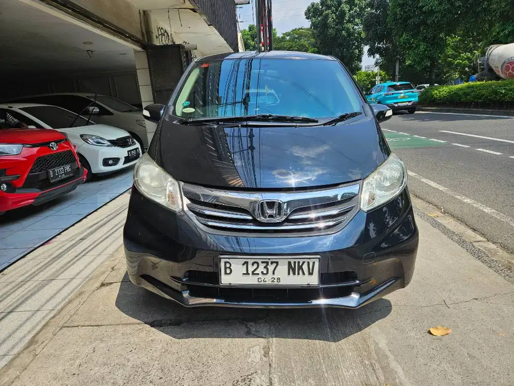 Honda Freed 1.5 E PSD Tahun 2013 Hitam AT