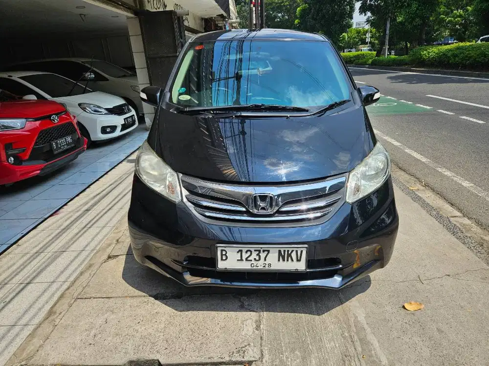 Honda Freed 1.5 E PSD Tahun 2013 Hitam AT