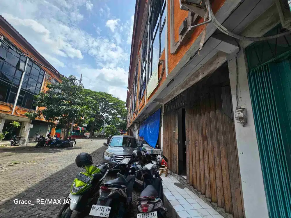 Ruko 3 Lantai di Pertokoan Diponegoro Denpasar, Parkir Bersama Luas