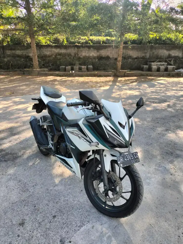 Dijual Honda CB150R 2016 Kondisi siap pakai
