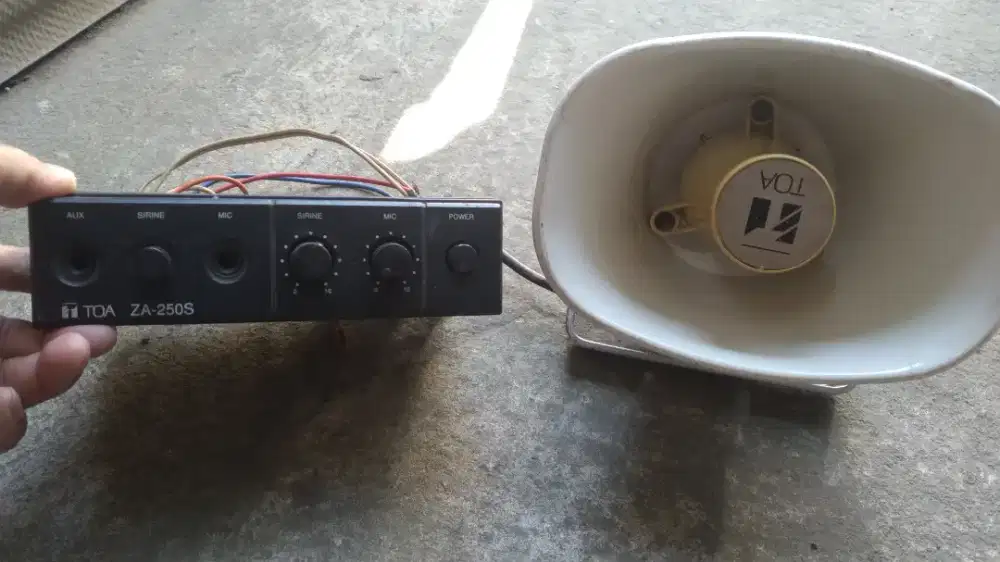 Satu set power ampli dan horn toa