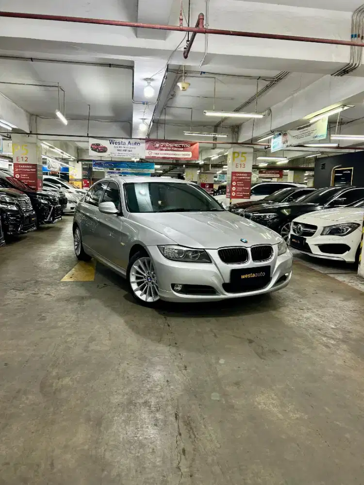 ODO 66rb BMW 320i Executive E90 LCI AT 2012 nik 2011 Terawat