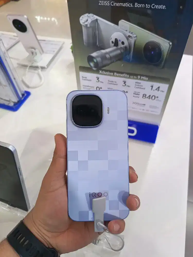 IQOO 15R RAM 12/512 (ERAFONE BINTARO PLAZA)