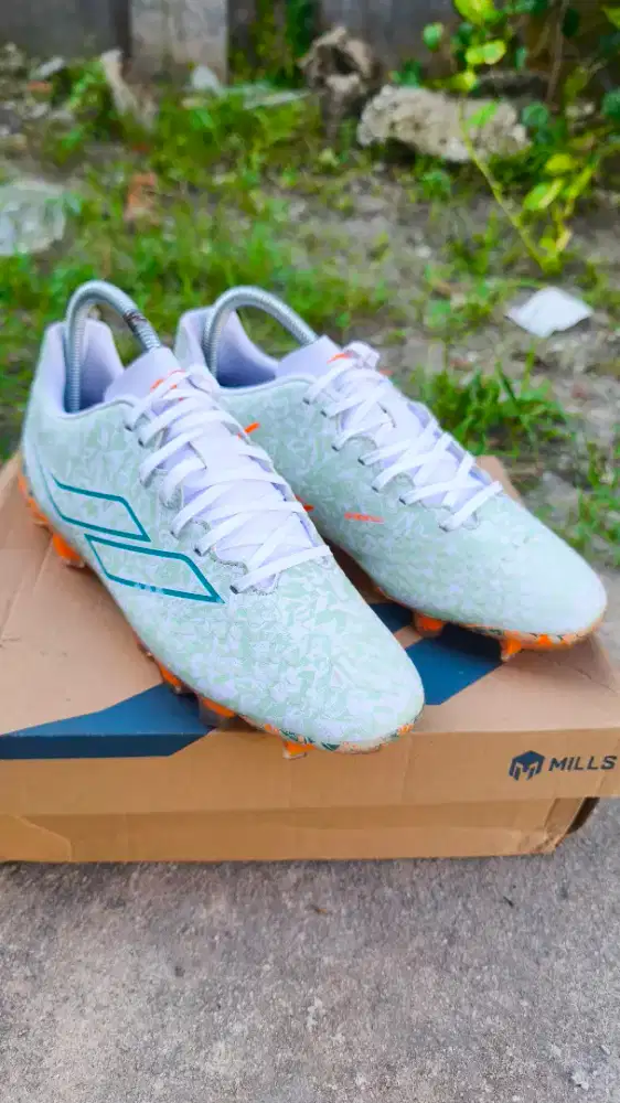 MILLS SEPATU SEPAKBOLA TRITON DEISLER 1.9 SW MATCH