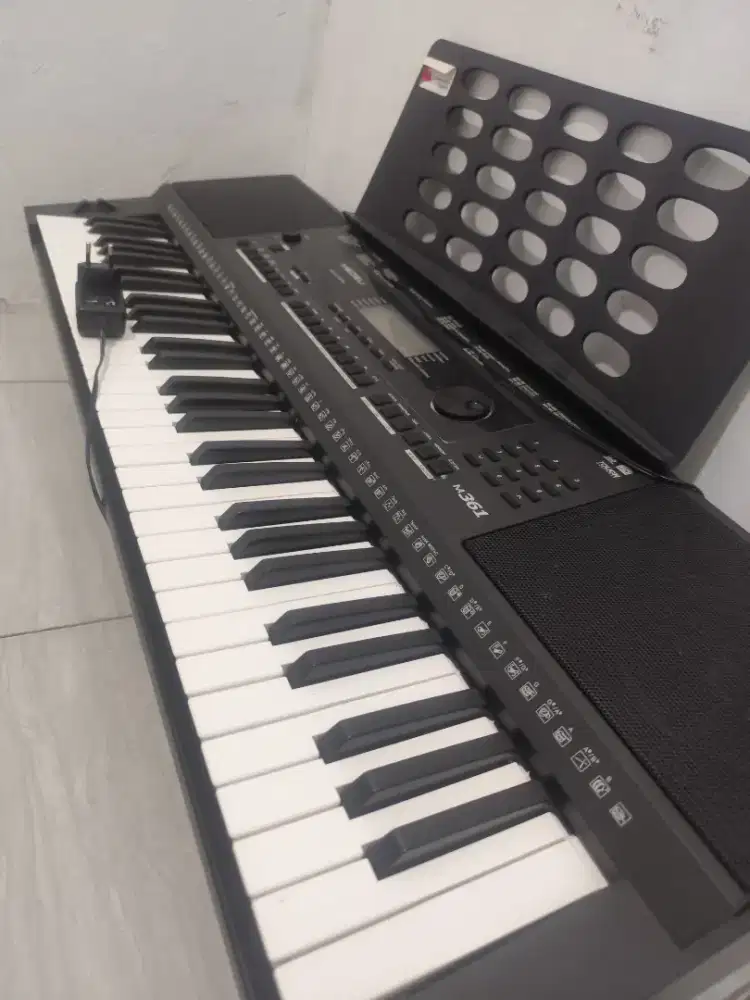 Keyboard medeli m361 pemakaian baru 1 tahun,