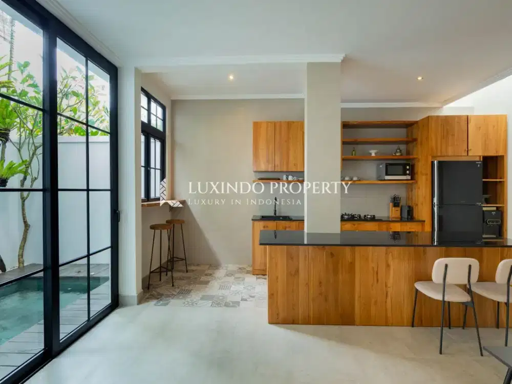 DIJUAL VILLA DENGAN 3 KAMAR TIDUR DI SEMINYAK