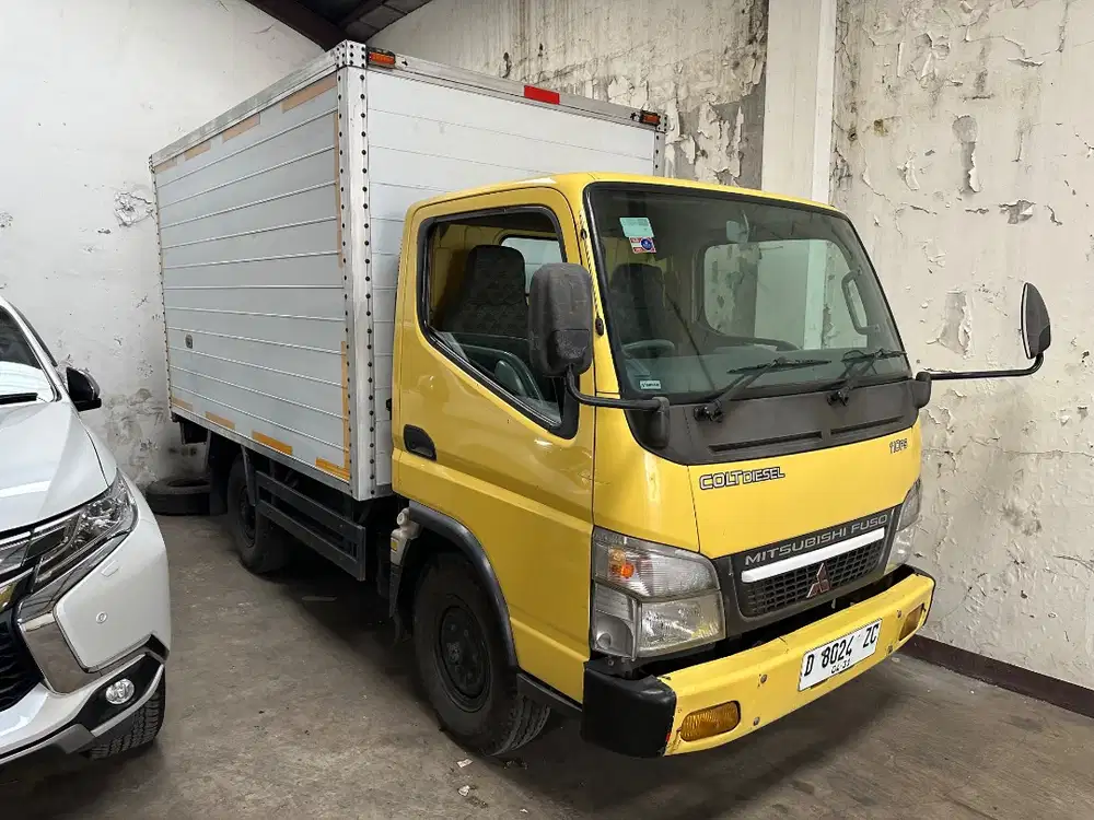 Colt Diesel Engkel box FE71 canter 2016 truk fuso cde truck hino elf D