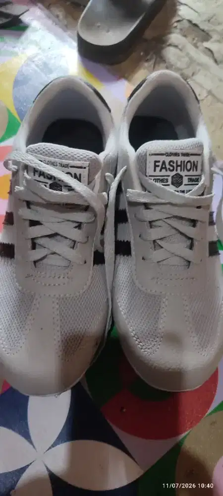 sepatu sneaker abu2 42 baru 1 Minggu blm pake