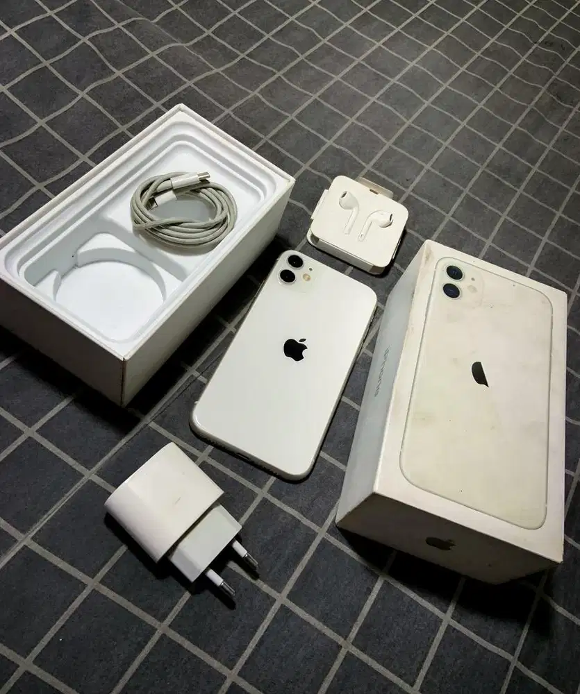 iPhone 11 white 64GB fullset NOMINUS!