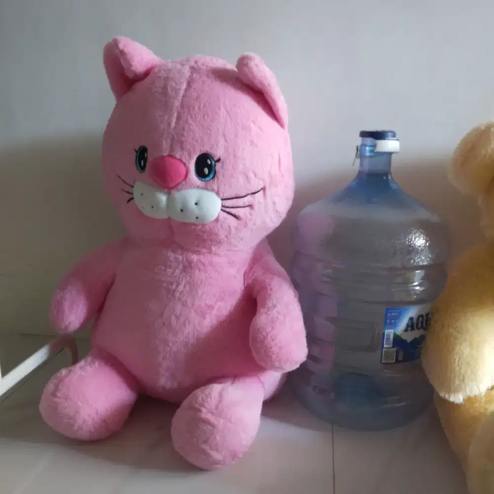 Boneka besar karakter hewan