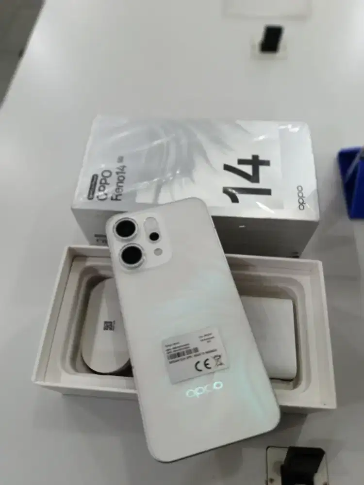 oppo Reno 14 5G 12/256,seken, batrei 6000mah,camera 50mp,m