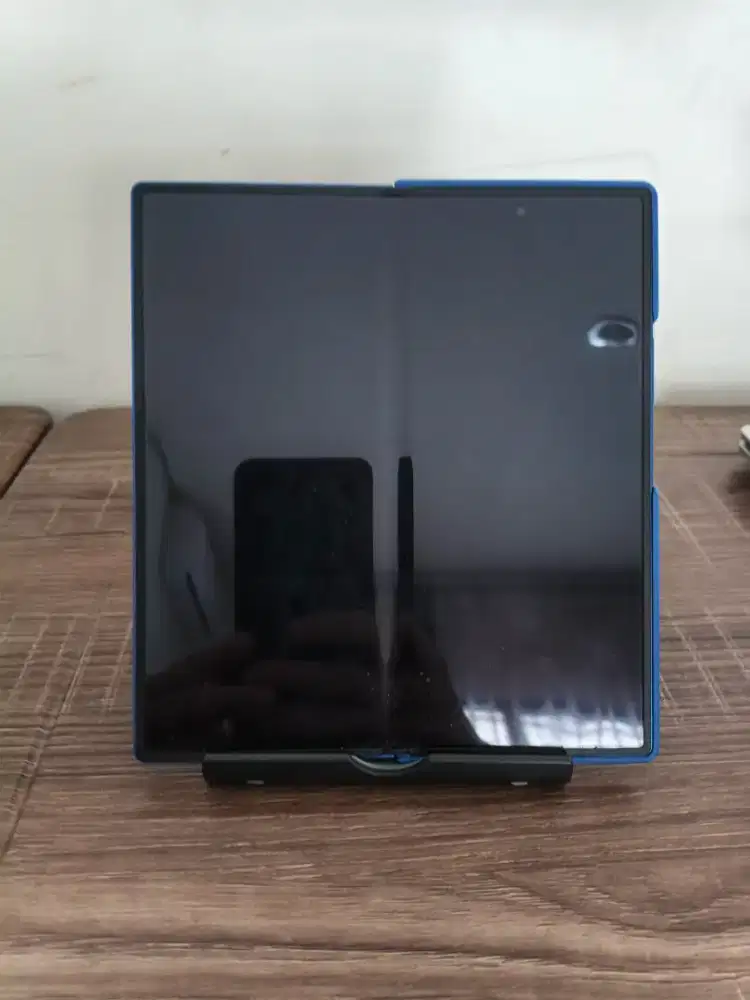 Samsung Fold 7 Biru
