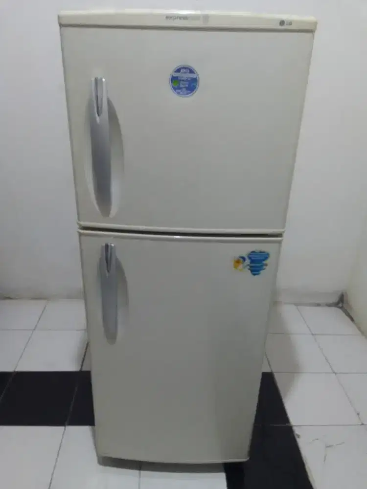 Kulkas 2 pintu merk LG