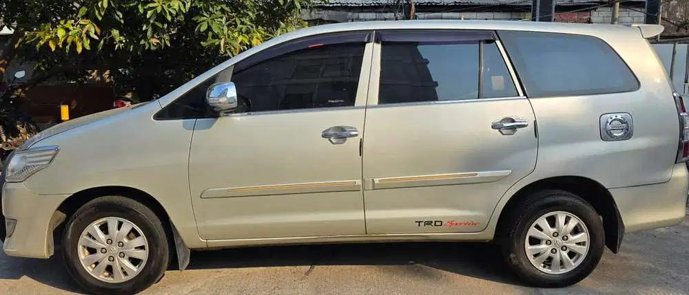 Kijang Innova E Manual Bensin 2011