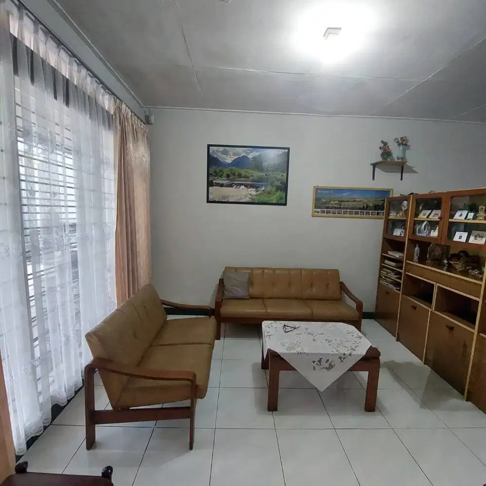 Dijual Rumah Terawat 1,5 Lantai di Hegarmanah Bandung