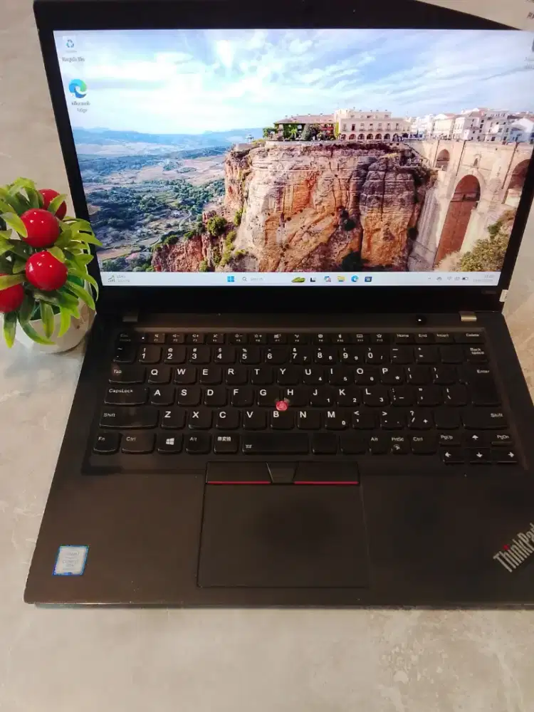 Minimalis & Produktif Bersama ThinkPad.