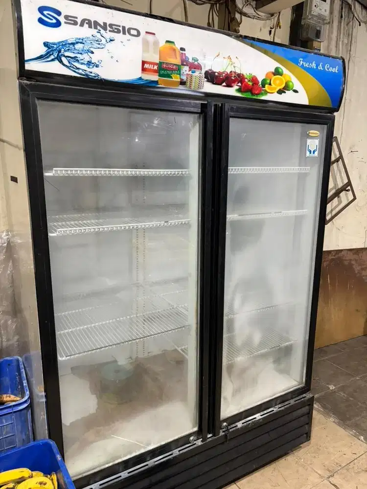 Showcase 2 pintu