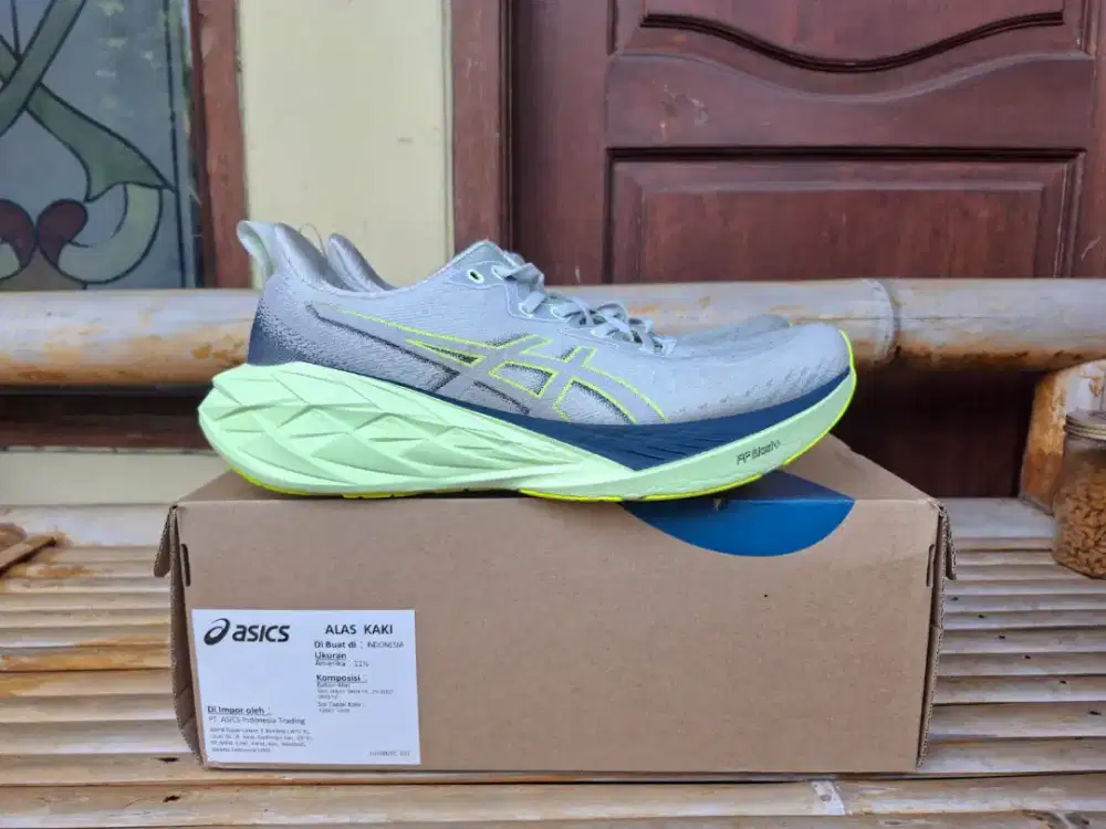 Sepatu Lari Asics Novablast 4 Kondisi Bagus
