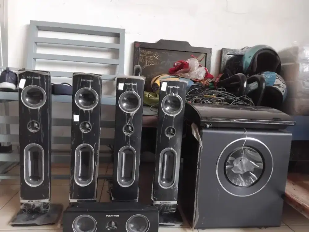 Speaker home theater POLYTRON . Masih hidup normal .