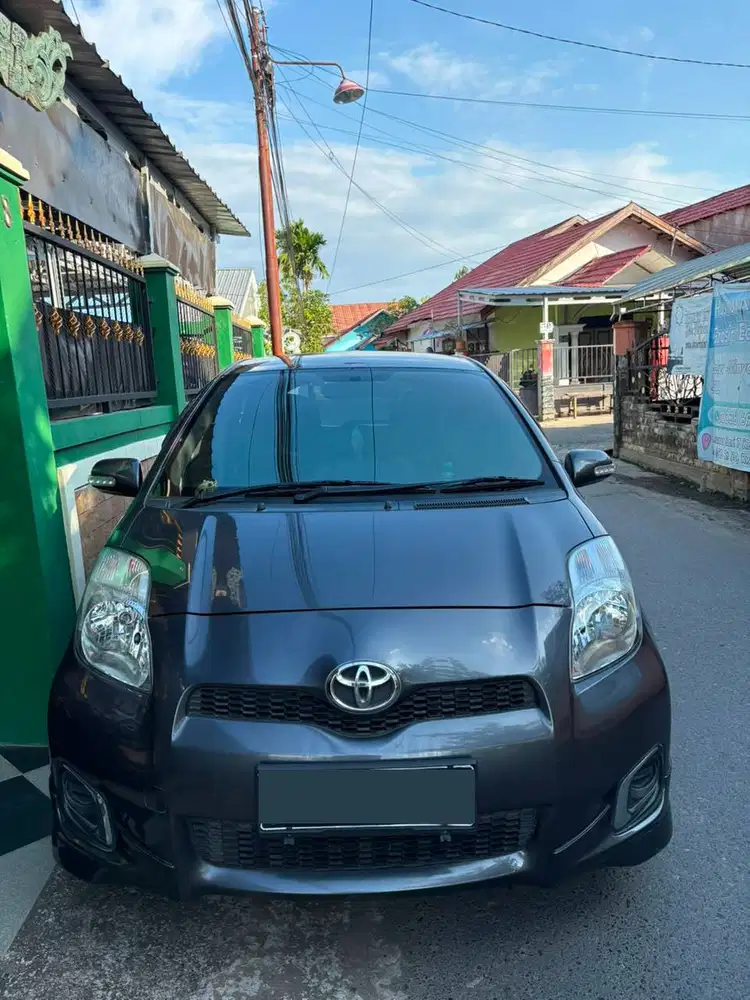 Toyota yaris 1.5 E A/T (2012)