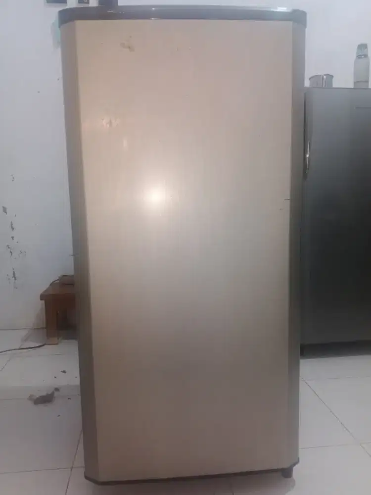 Jual lemari es bekas