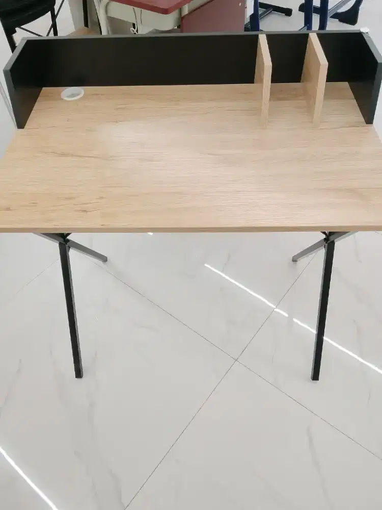 Selma ferdian meja kantor