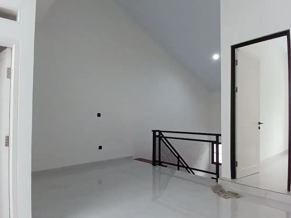 Dijual Rumah Minimalis 2.5 Lantai Turun Harga Brand New Di Delatinos BSD