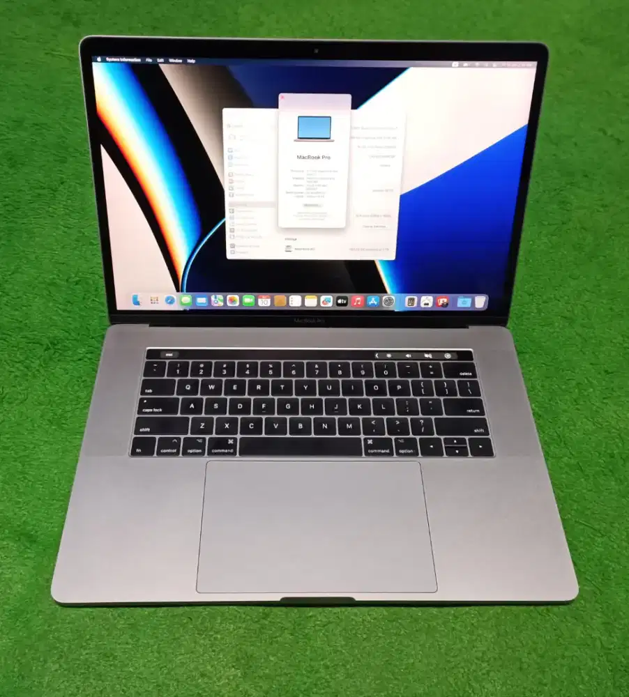 Apple MacBook Pro 2017 15inch i7 16/1 TB Grey Touchbar Dual VGA Murah