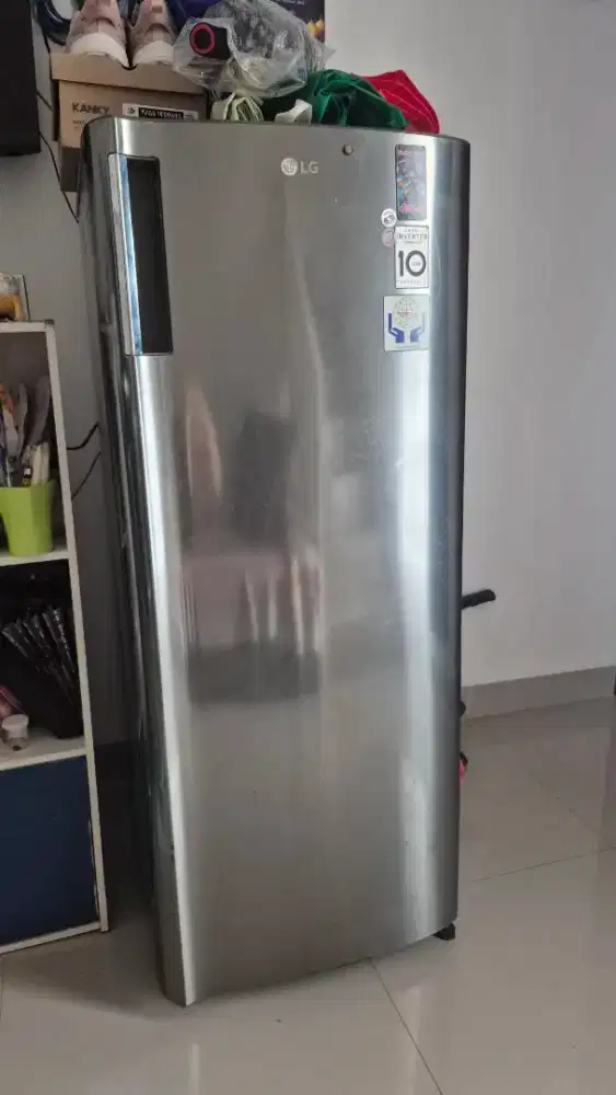 STANDING FREEZER