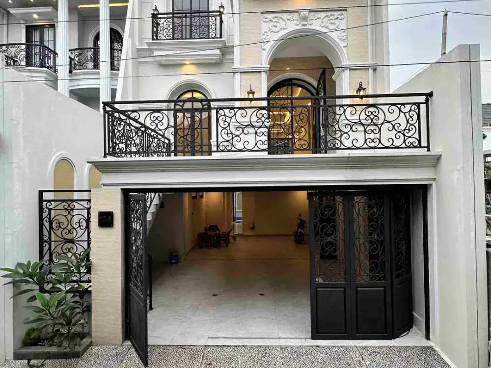 Rumah Baru Luxury American House dalam Komplek elit Jakarta Selatan