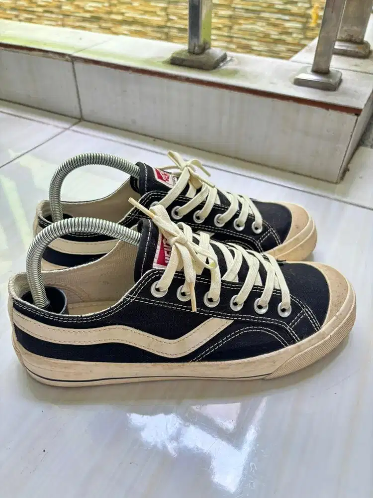 BU Ventela public low black natural