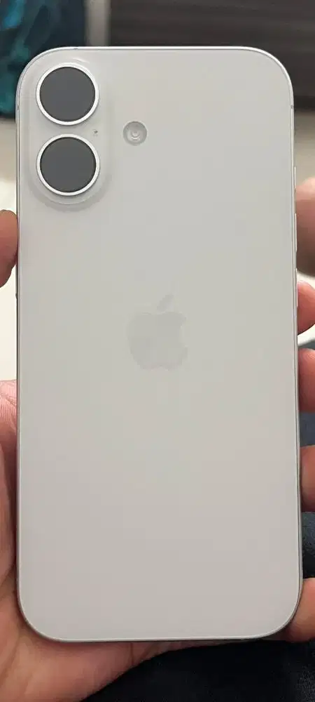 Like new 17 white 256 gb