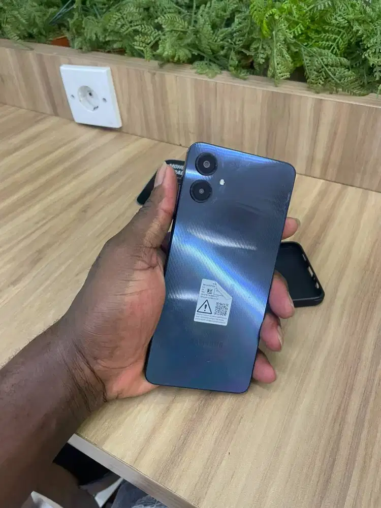 Samsung A06 use like new