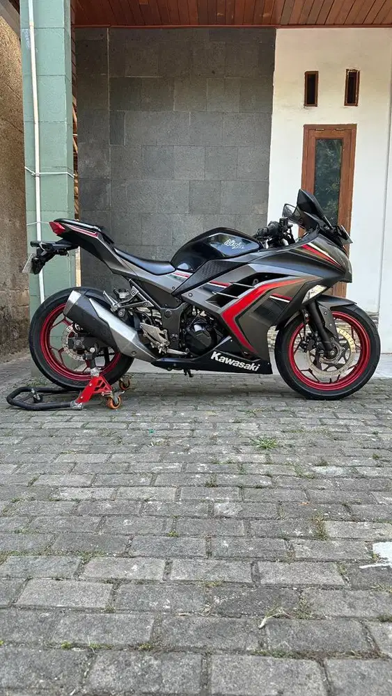 Ninja 250 ABS LTD antik! Like new istimewa sangat rawatan!