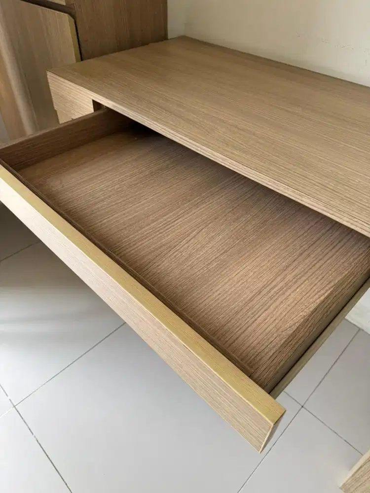 Meja Kerja Kondisi Bagus