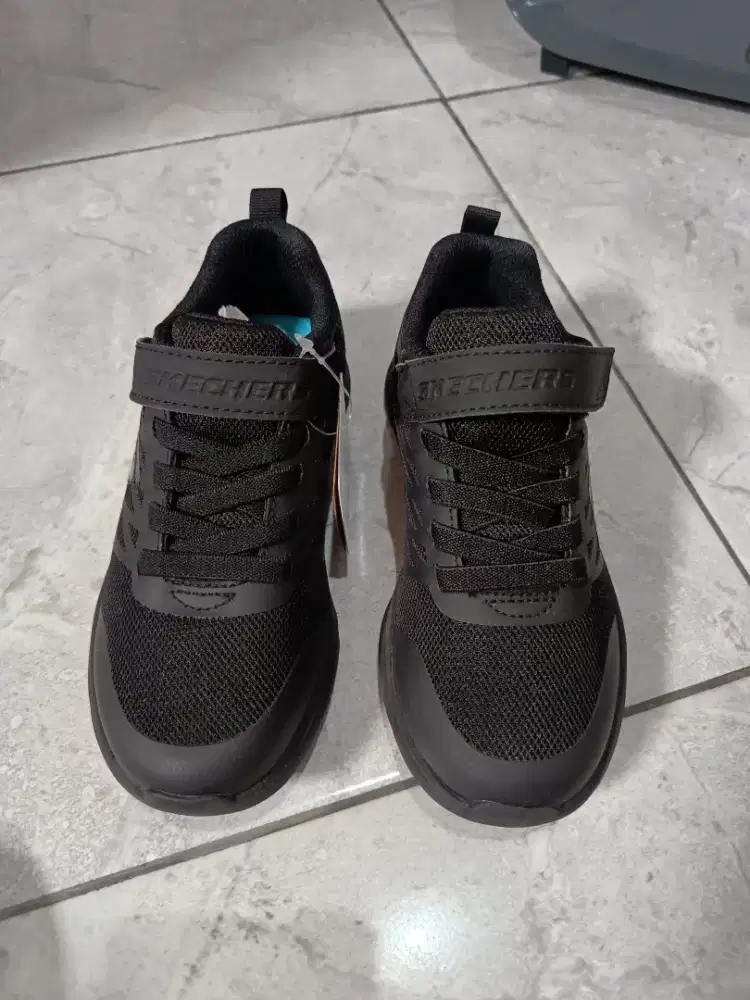 Sepatu Anak Baru Sneakers Skechers Hitam Size  EU 31